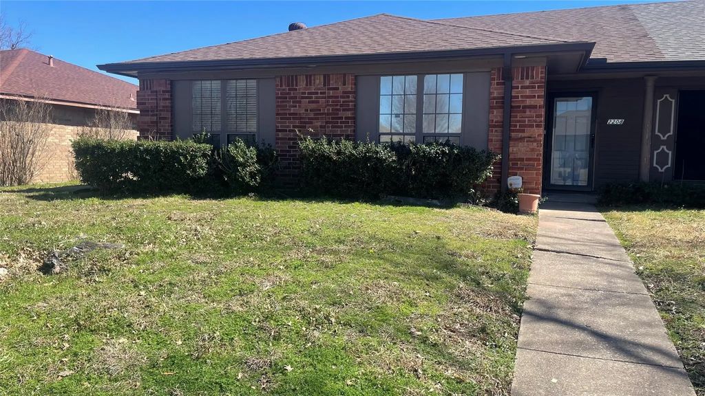 2208 Ember Lee Drive, Garland