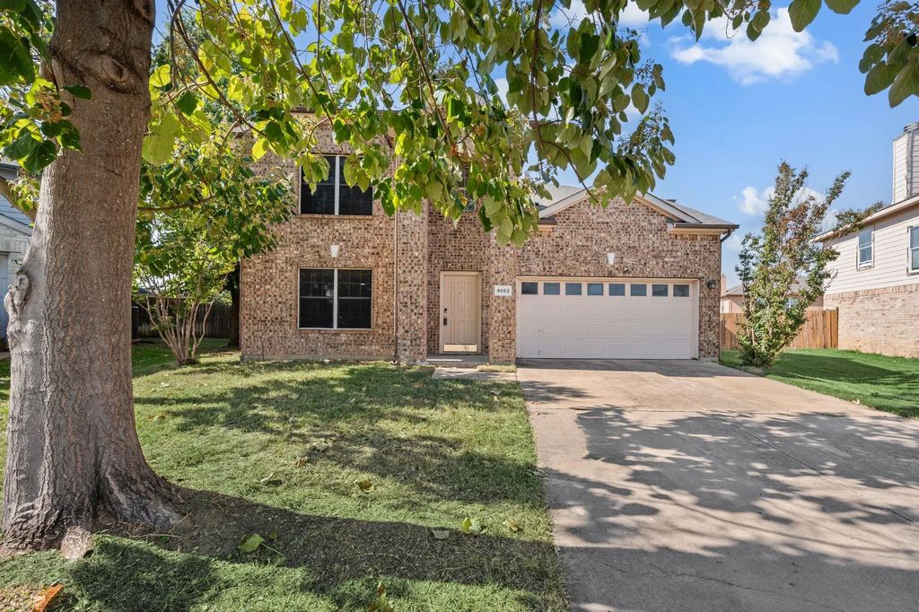 4662 Snow Ridge Court, Fort Worth