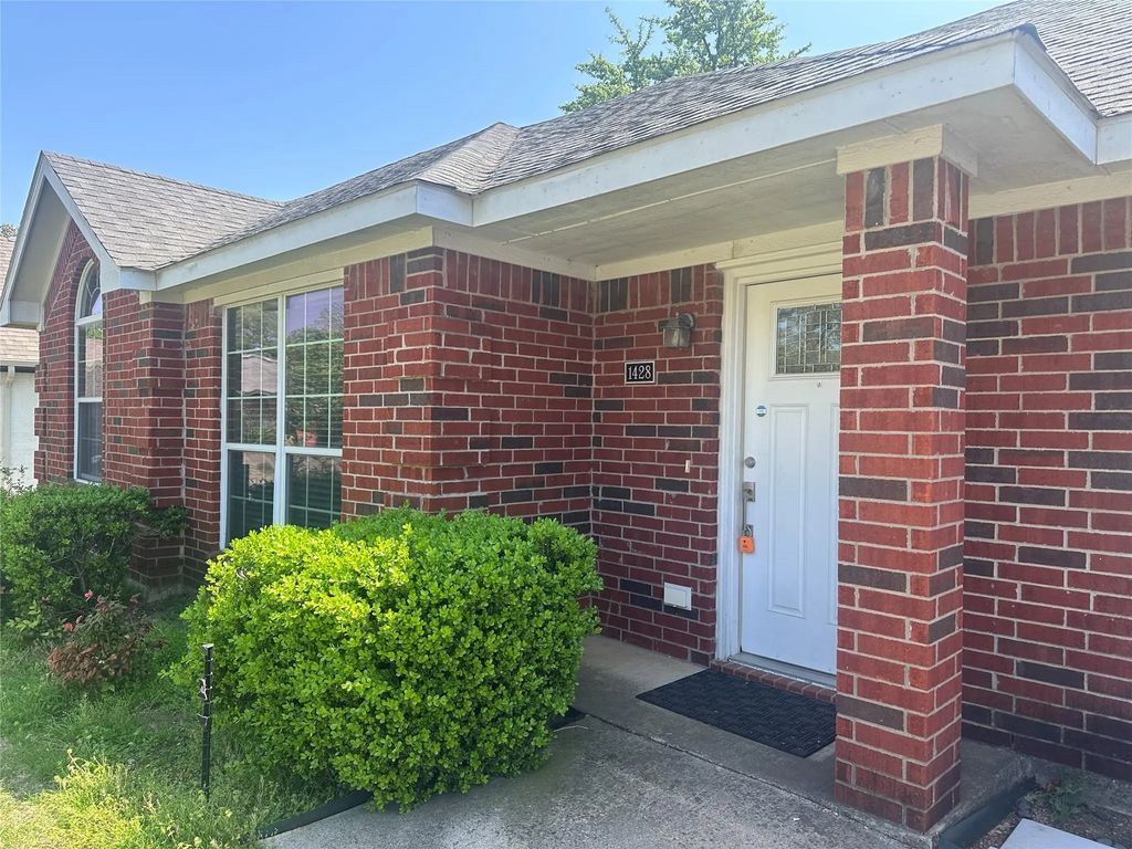 1428 Caneel Court, Irving