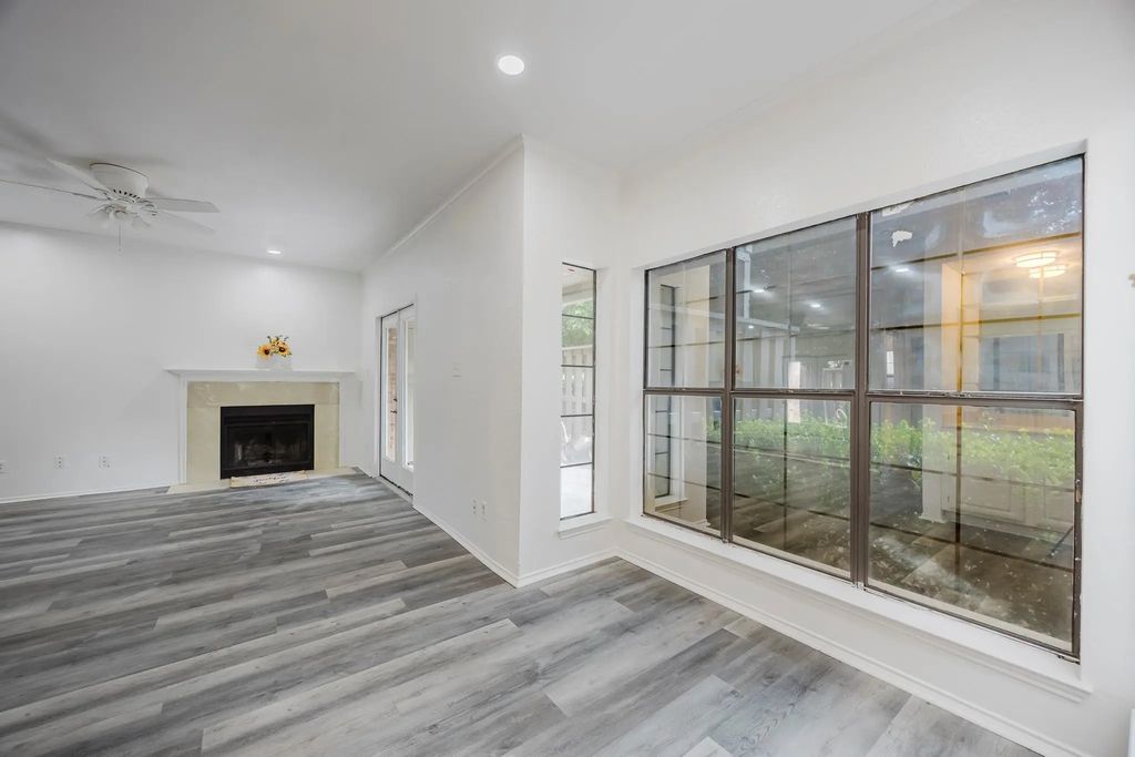 412 Pebble Way 150, Arlington