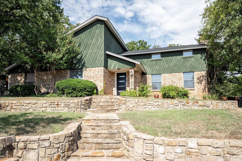 1004 Rosewood Court, Euless