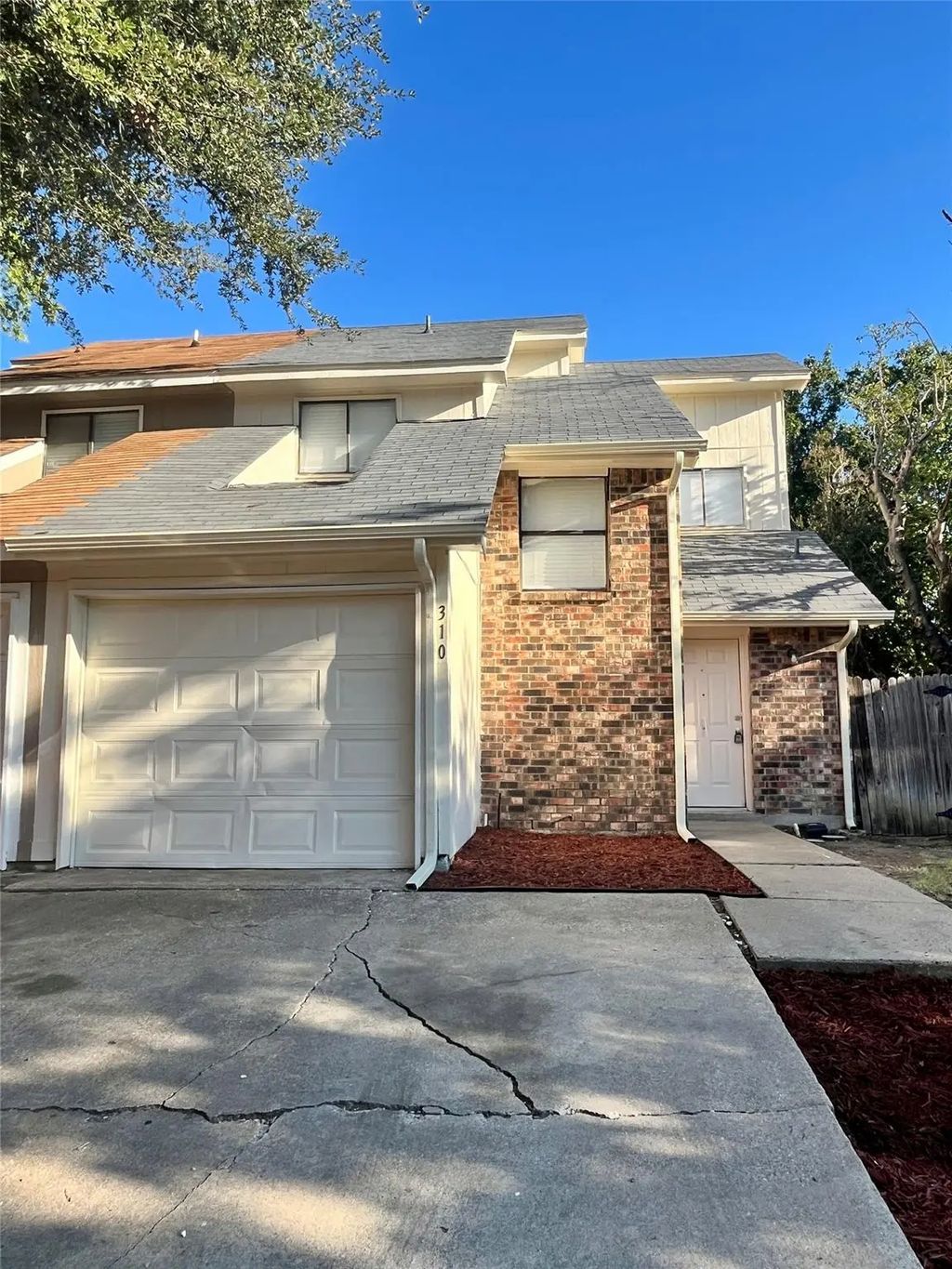 310 Victoria Drive, Grand Prairie