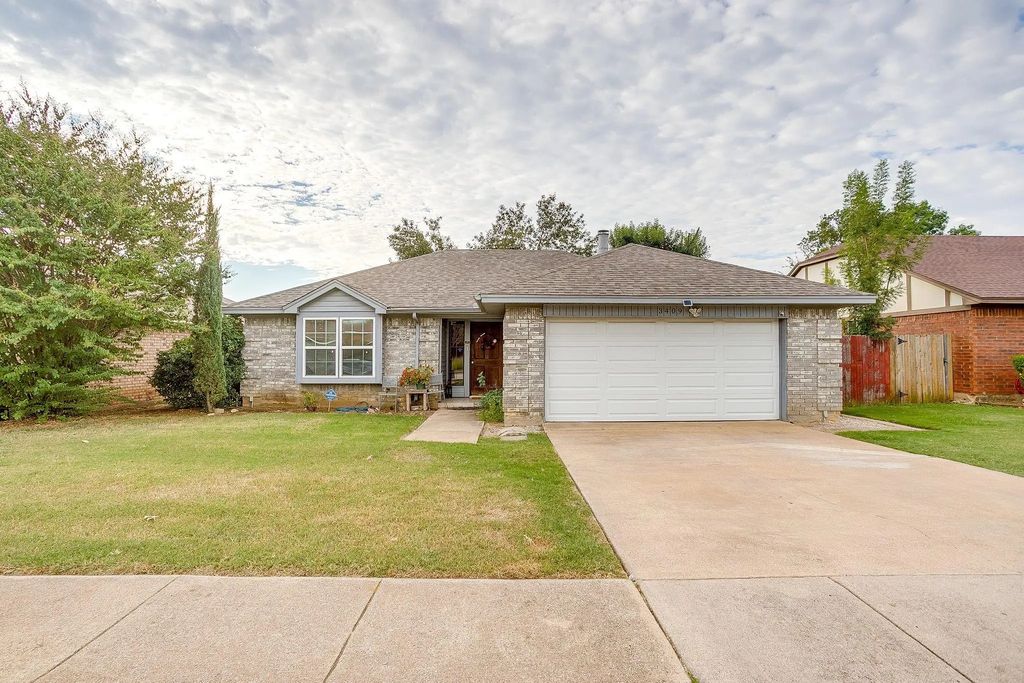 3409 Country Creek Lane, Fort Worth
