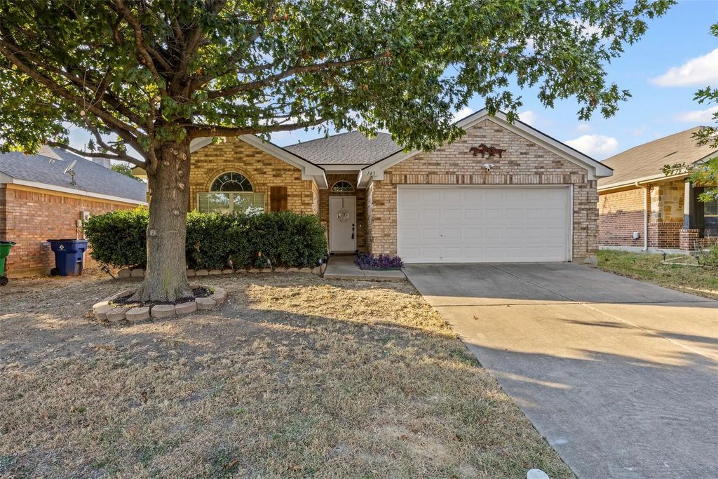 143 Oregon Trail, Waxahachie
