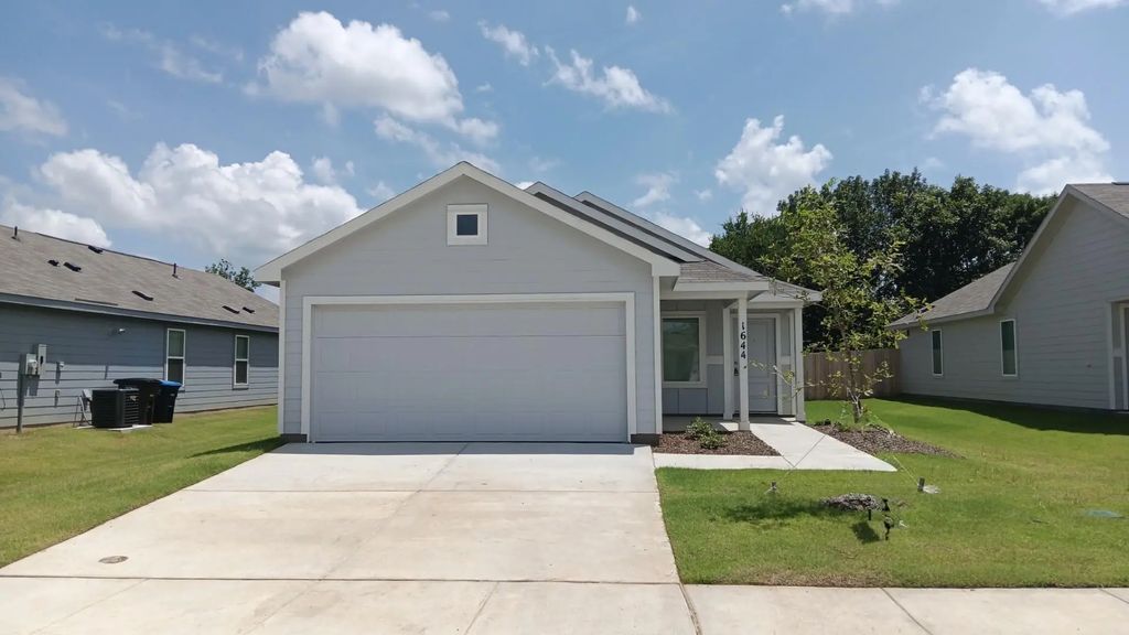 1644 Crested Way, Fort Worth