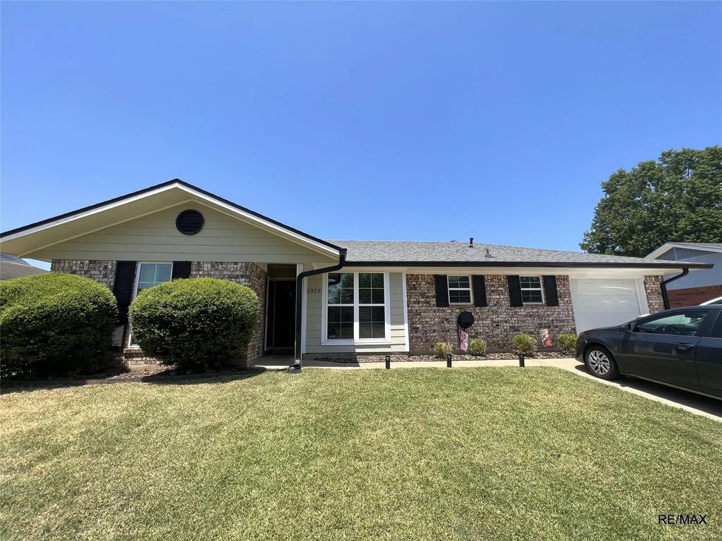 5323 Lauri Lane, Bossier City