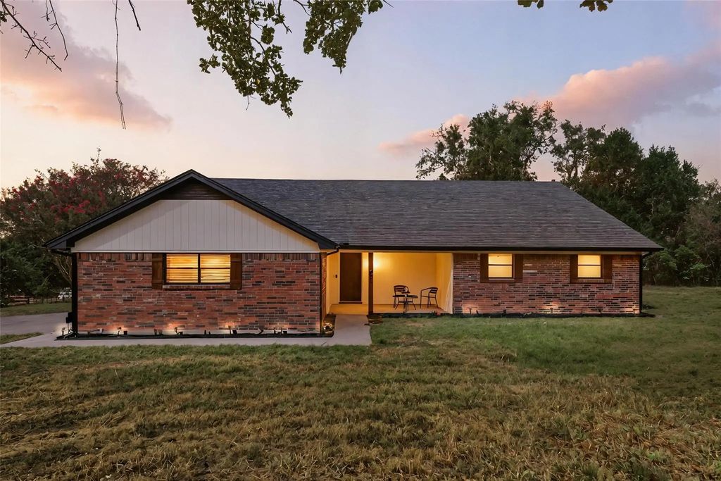 525 Ward Lane, Burleson
