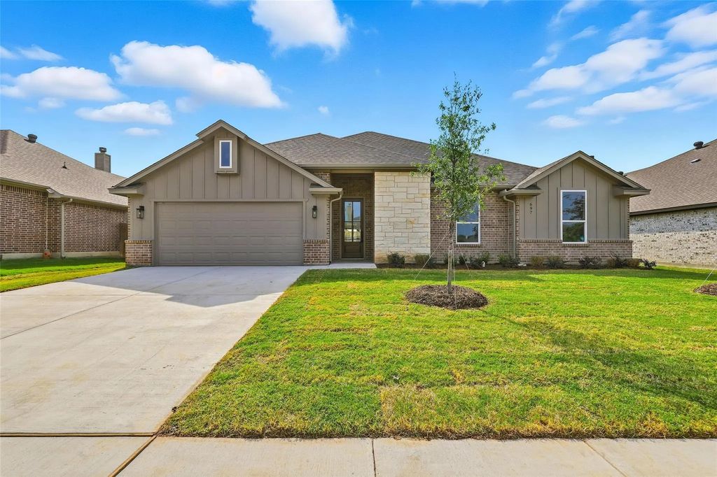 697 Fossil Wood Drive, Saginaw