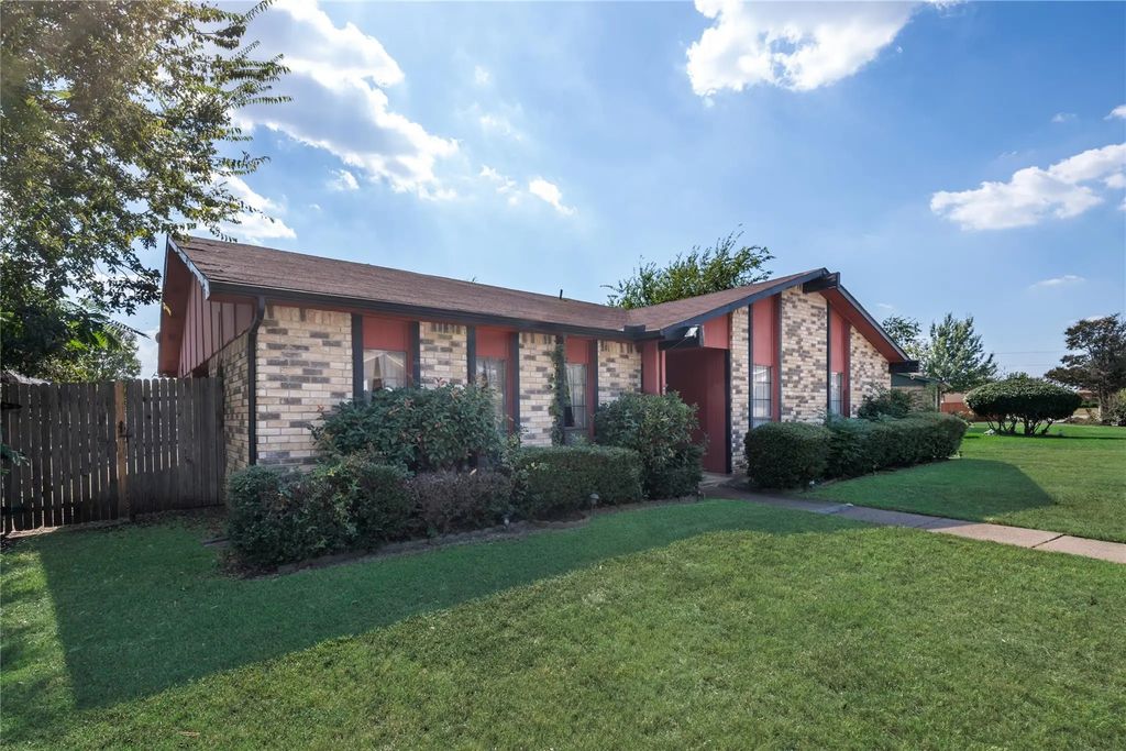 7626 Ashcrest Lane, Dallas