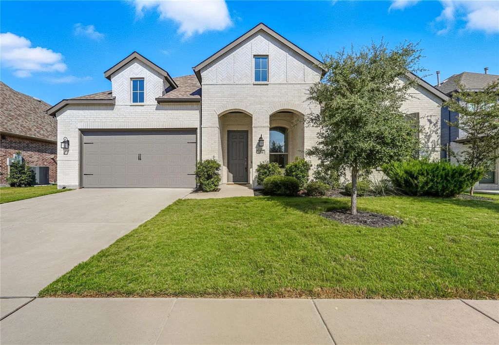 1054 Canterbury Lane, Forney