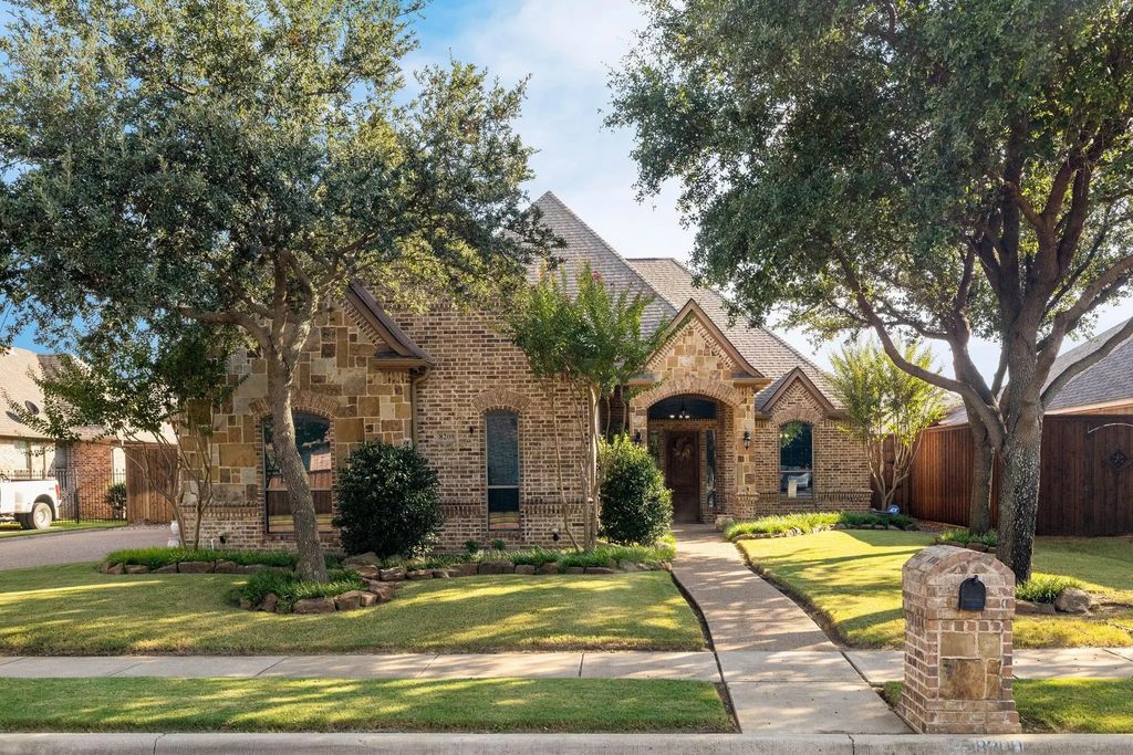 8200 Oak Knoll Drive, North Richland Hills