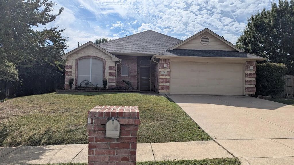 929 Meadowcrest Drive, Burleson