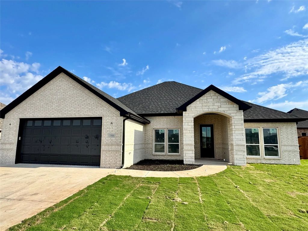508 Limestone Circle, Mabank