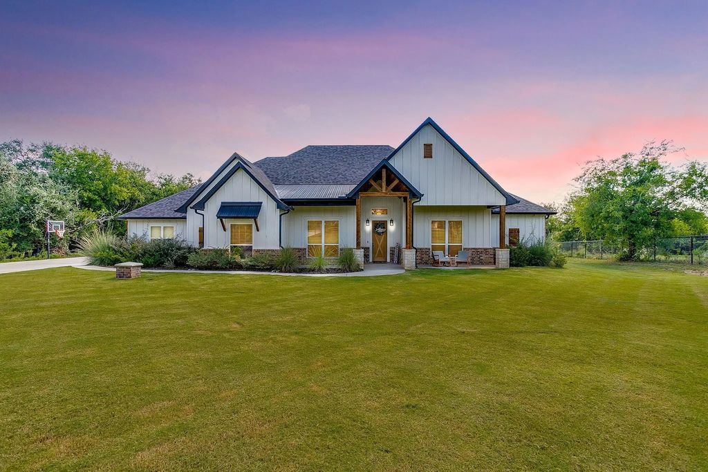304 Red Roan Road, Weatherford