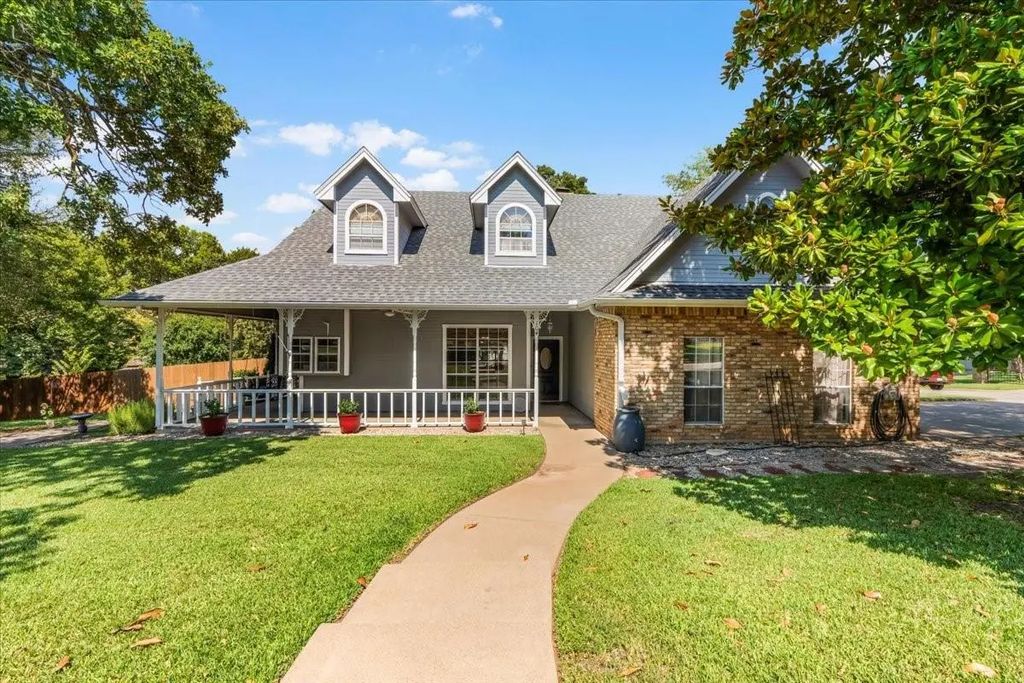 104 Carriage Hill Court, Weatherford