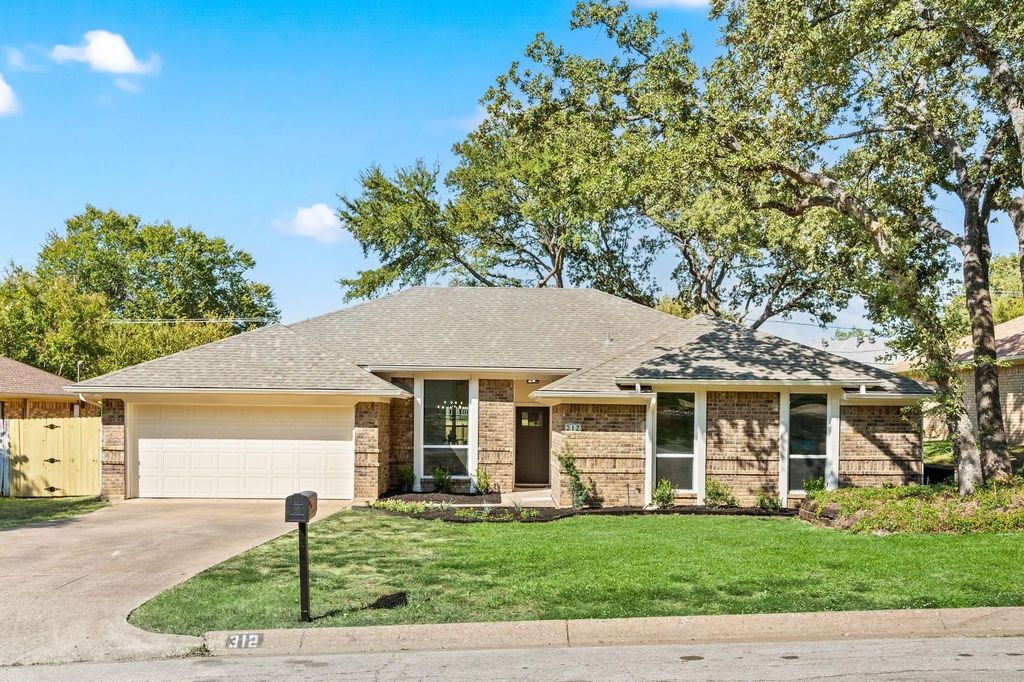 312 Bremen Drive, Hurst
