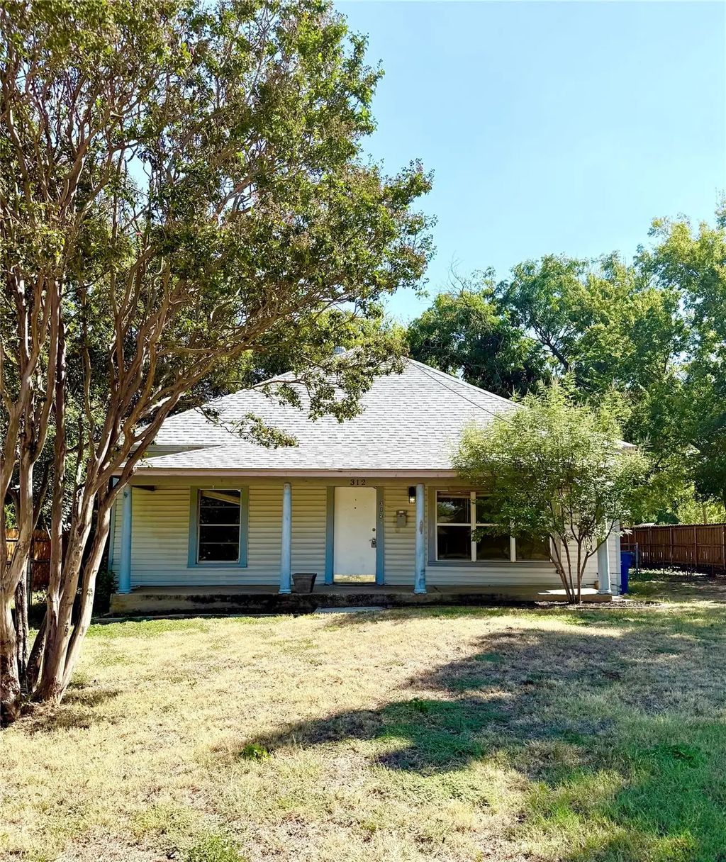 312 N Main Street, Grapevine
