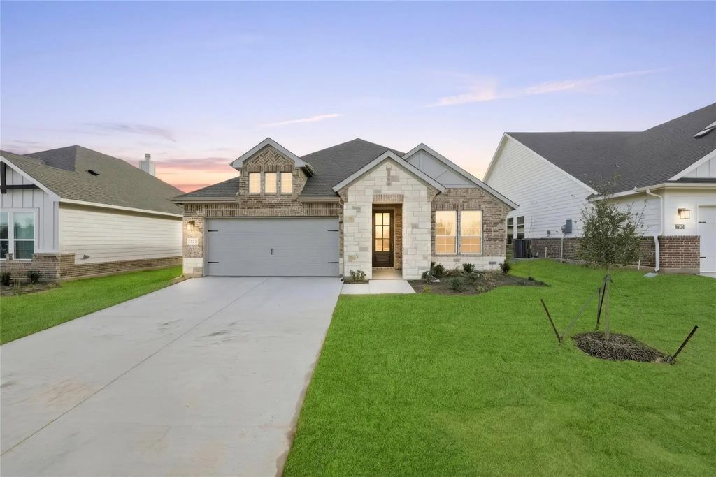 1244 Sabine River Lane, Springtown