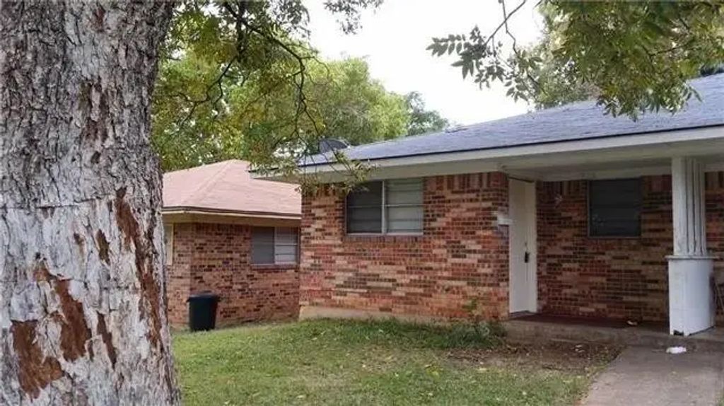 1528 W Elm Street, Denison