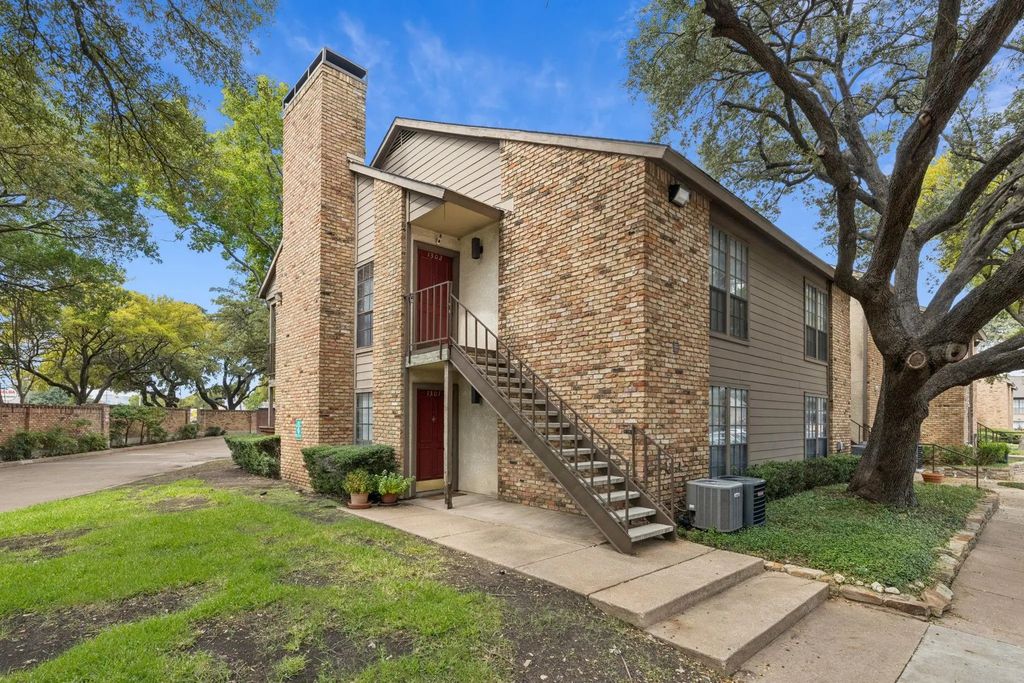 15221 Berry Trail 1302, Dallas