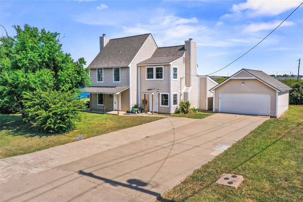 100 Howland Lane, Waxahachie