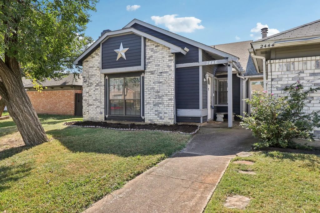 2446 E Timberview Lane, Arlington