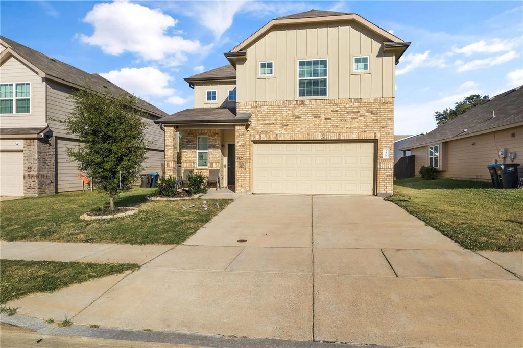 1425 Tall Pine Way, Fort Worth
