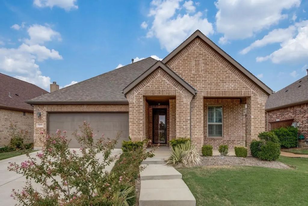 809 Orleans Square, Aubrey