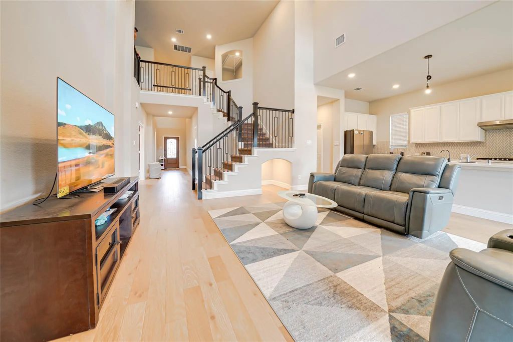 707 Gatecrest Drive, Fate