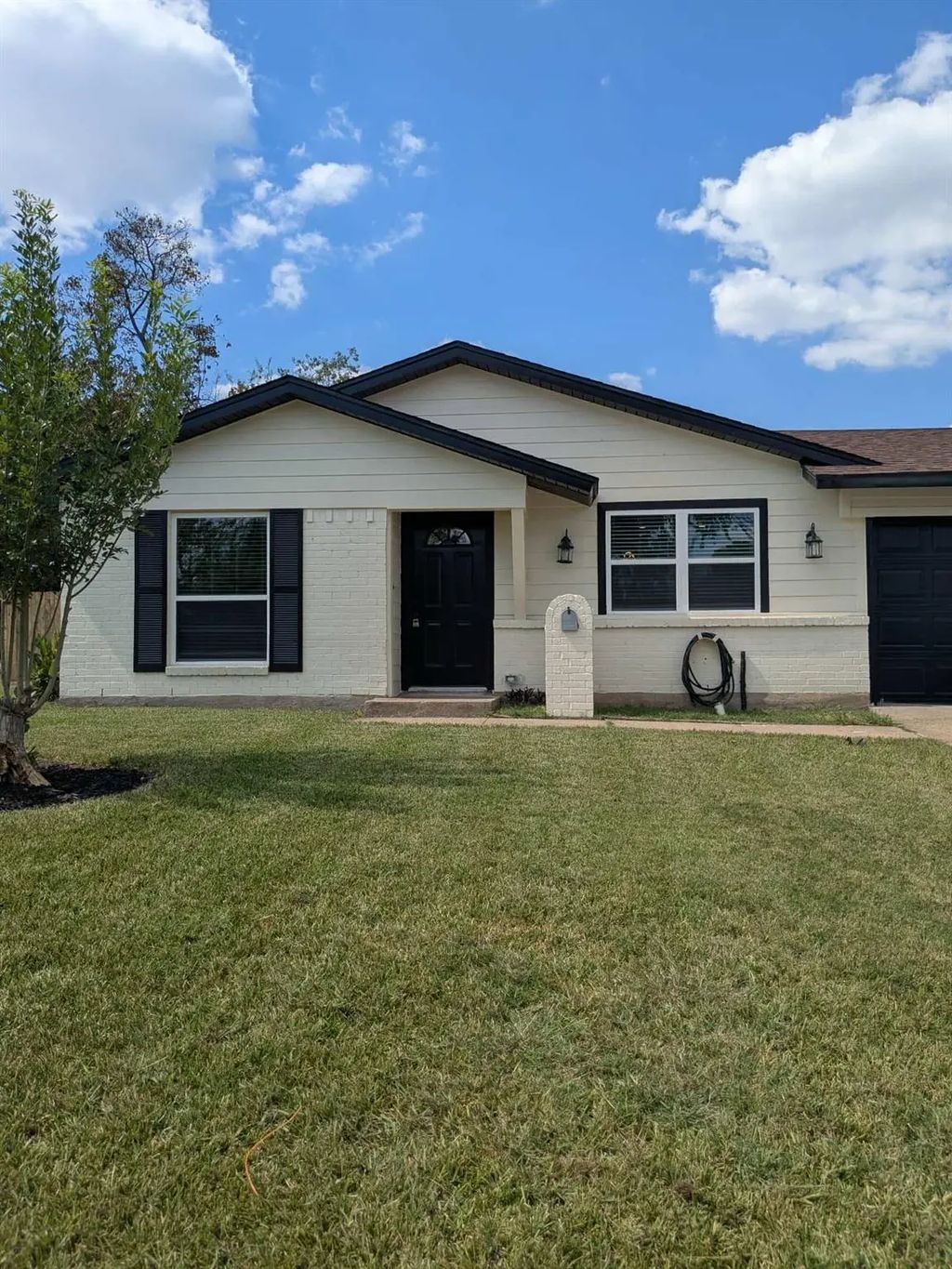 1927 Holcomb Road, Dallas
