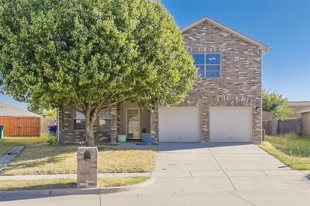 221 Oak Ridge Drive, Waxahachie