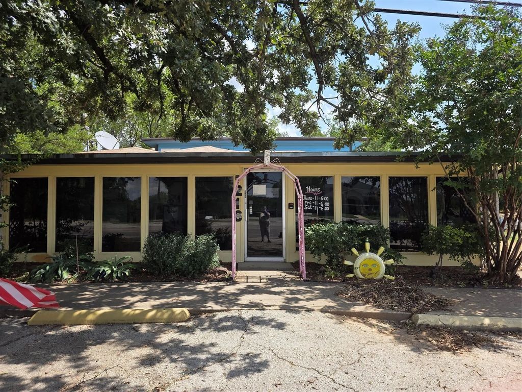 216 W Main Street, Azle