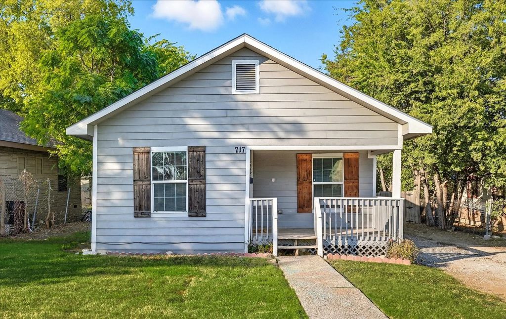 717 E Davis Avenue, Fort Worth