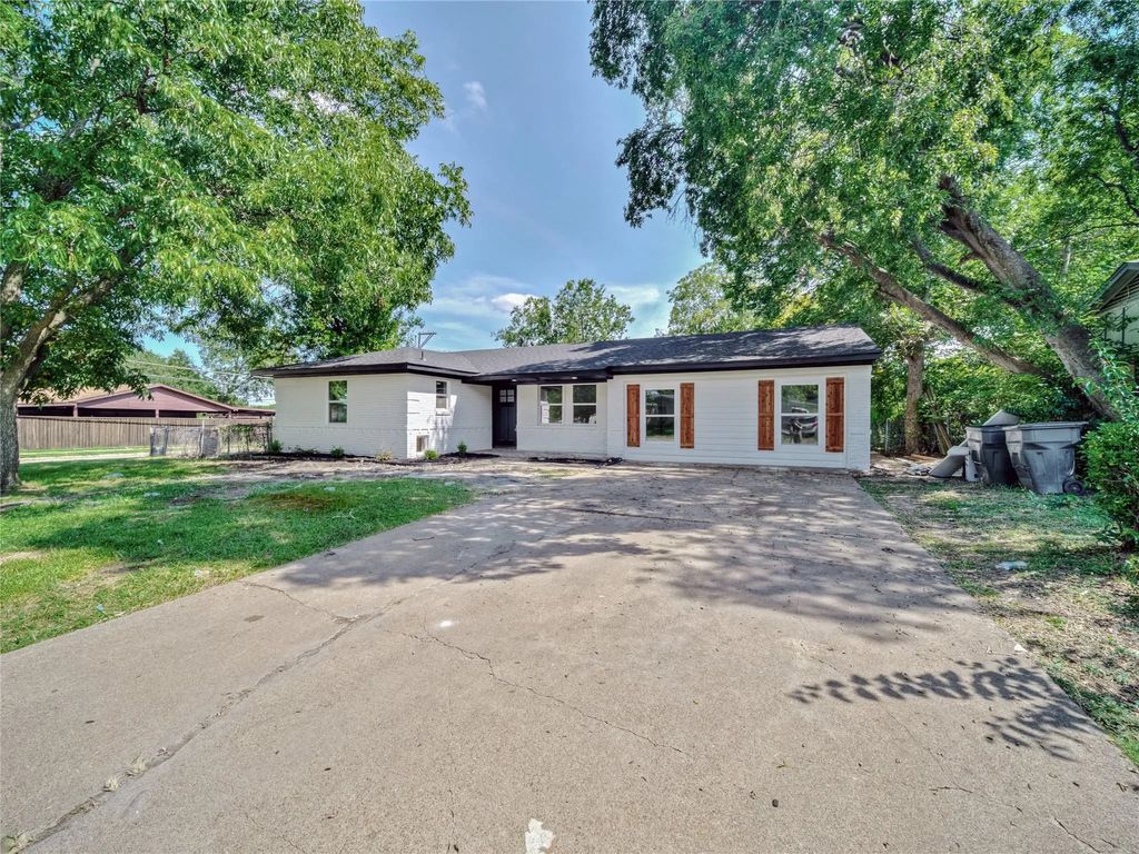 806 Ivywood Drive, Dallas