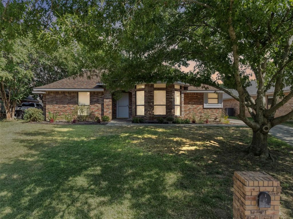 7332 Post Oak Drive, North Richland Hills