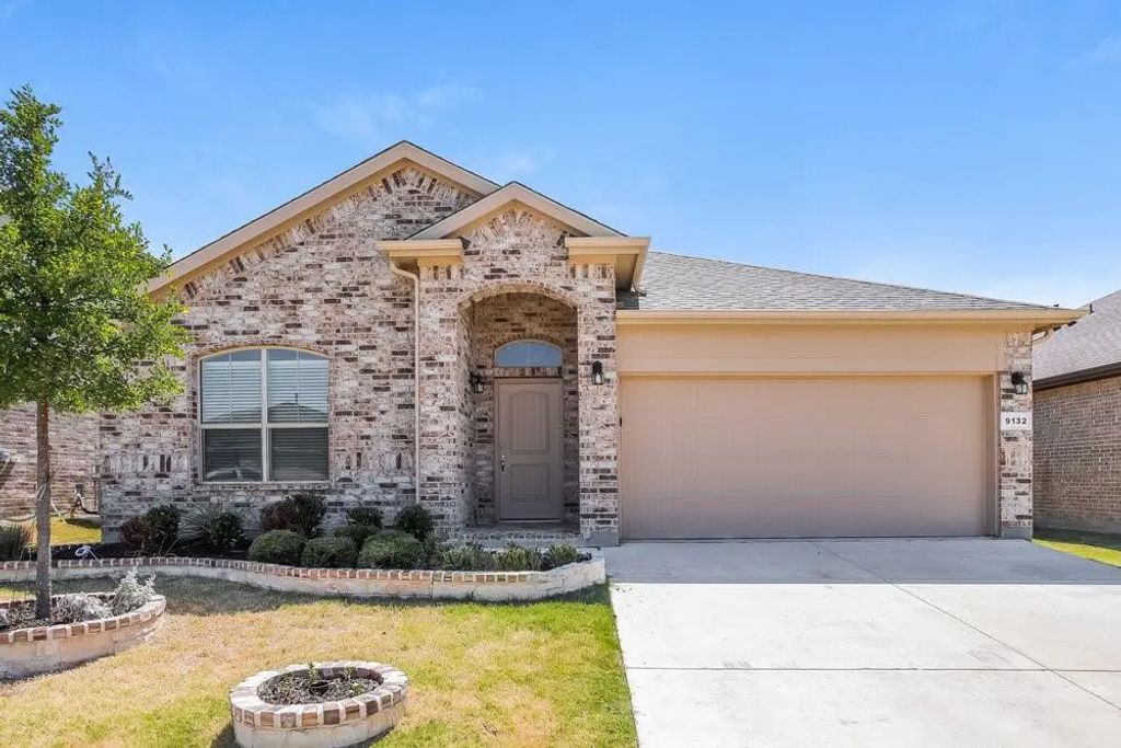 9132 Golden Hollow Lane, Fort Worth