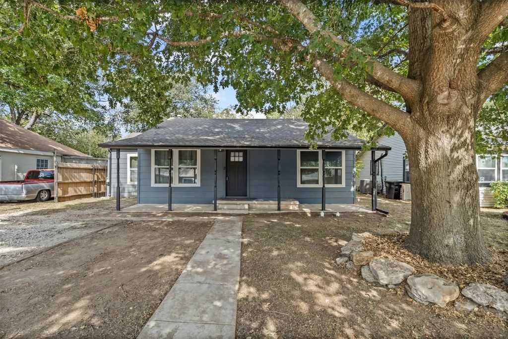 308 Poindexter Avenue, Cleburne
