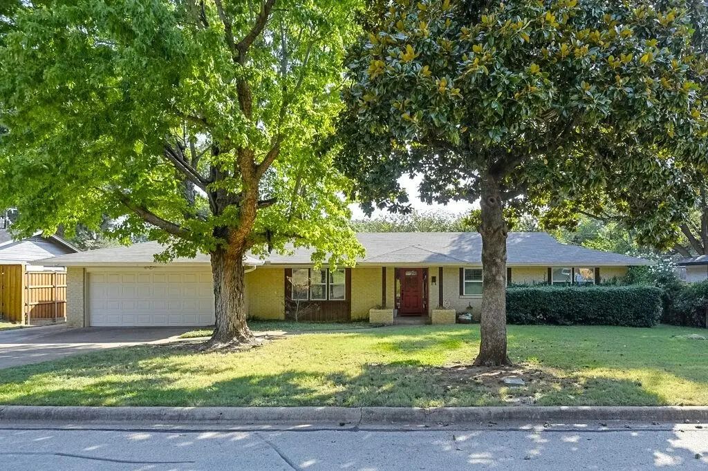 1315 Westcrest Drive, Arlington