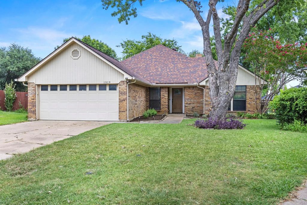 1519 Brook Forest Drive, Mansfield