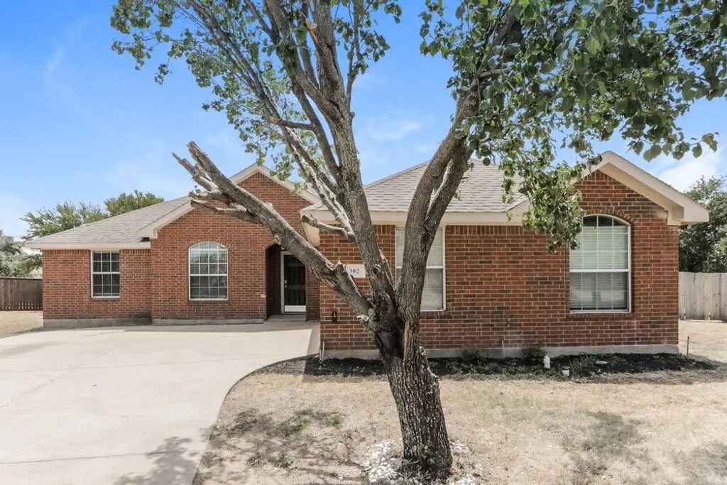302 Shadow Bend Circle, Red Oak