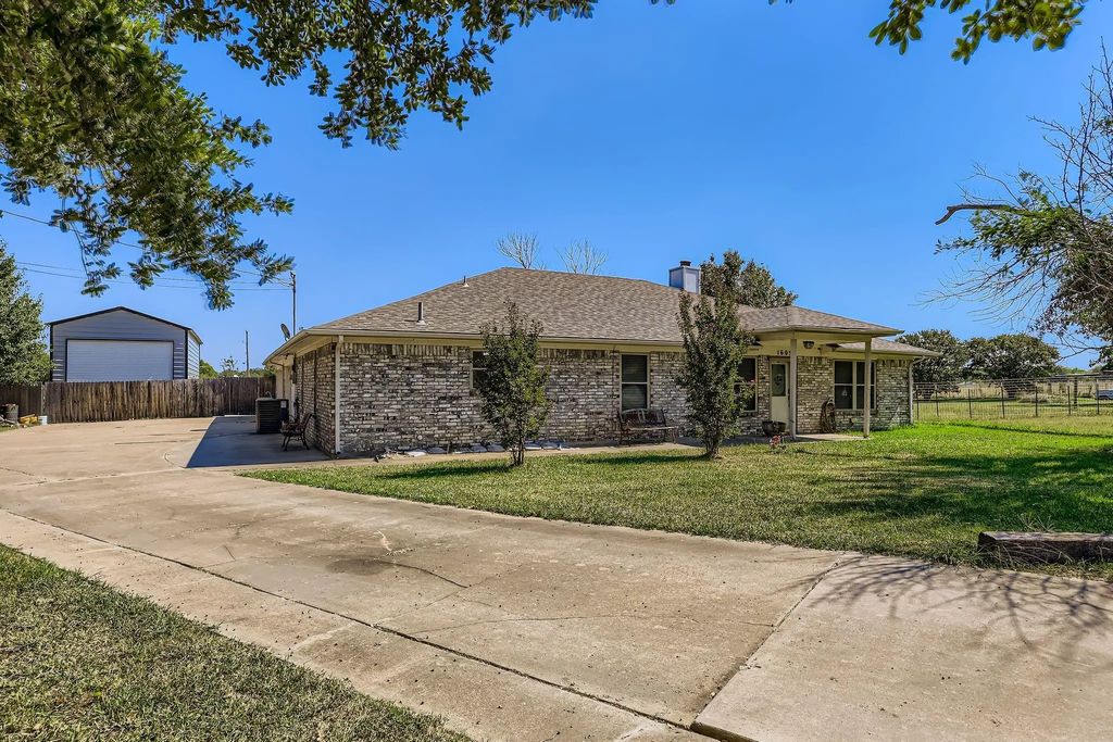 1605 Ann And Dossy Court, Crowley