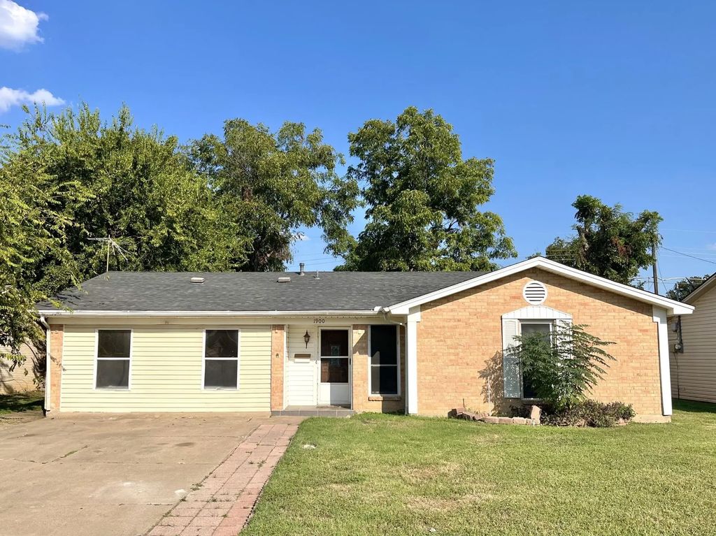 1900 Robinson Street, Irving