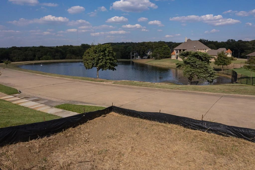 2438 Creekwood Drive, Cedar Hill
