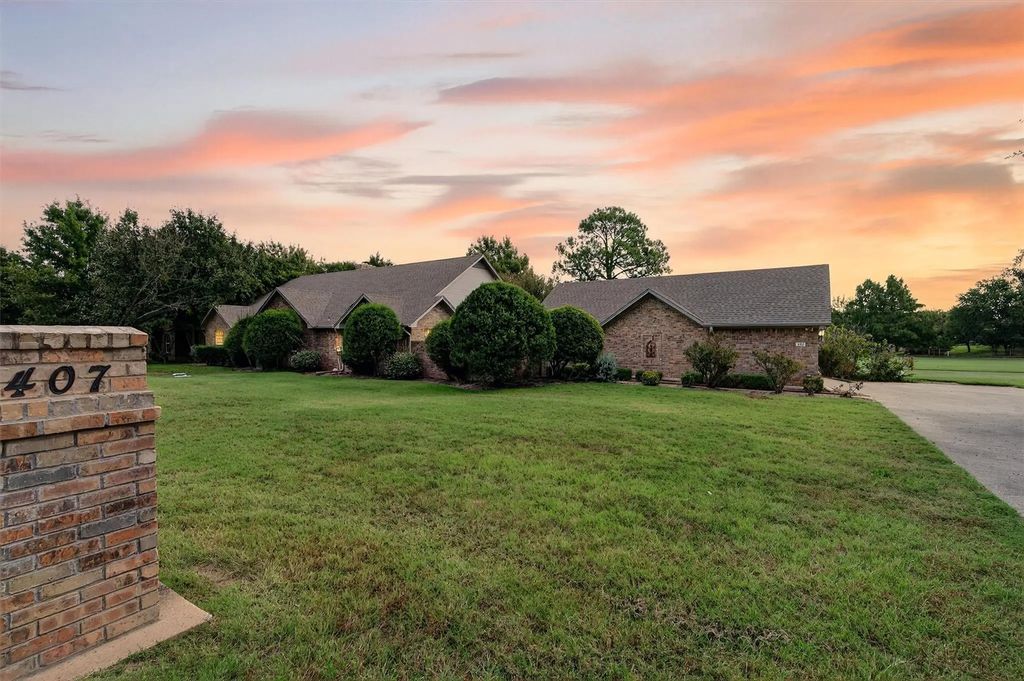 407 Navajo Trail, Lake Kiowa