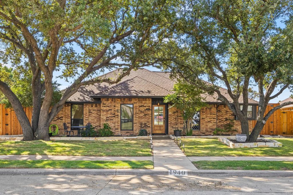 1940 Clearwater Trail, Carrollton