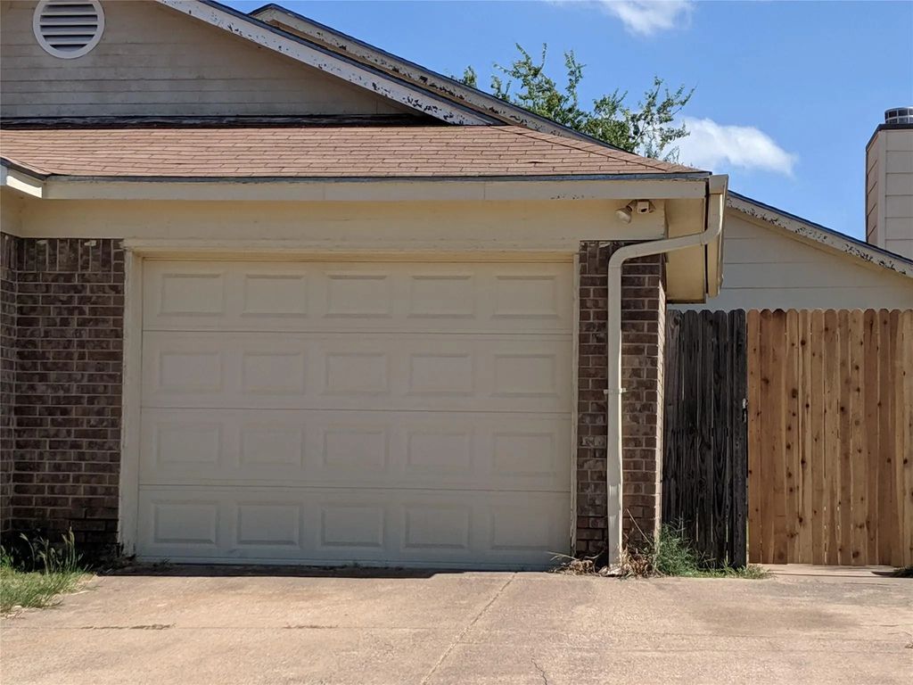 6451 Woodbeach Drive, Fort Worth