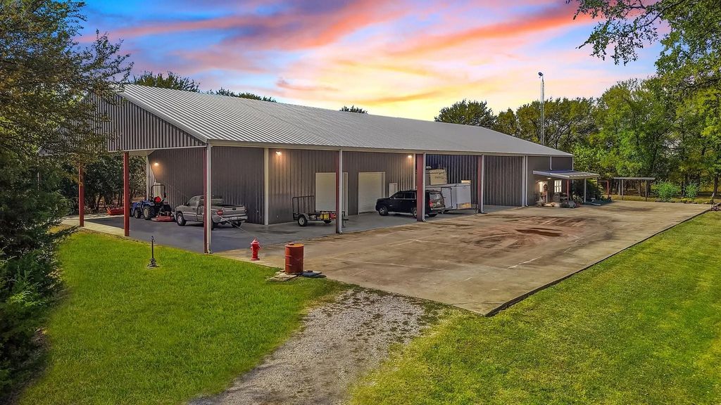 18050 County Road 618, Farmersville
