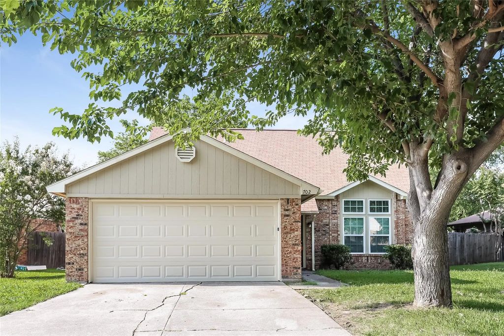702 Southridge Court, Grand Prairie