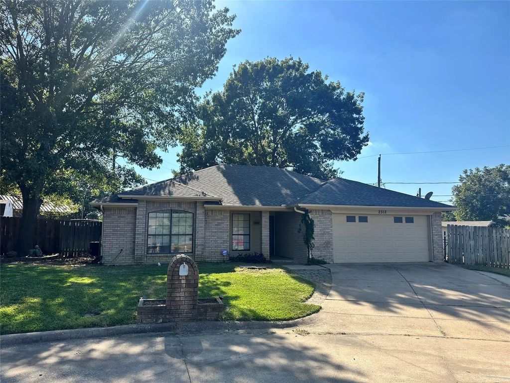 2512 Harmony Court, Arlington