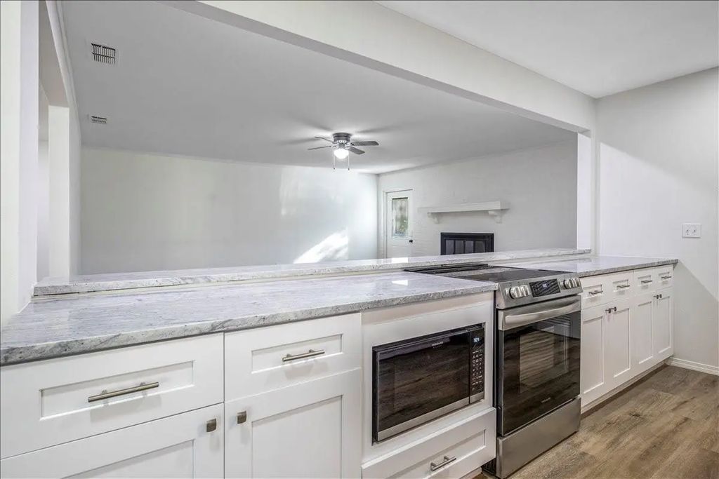 303 Jane Lane, Lindale
